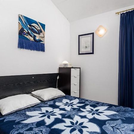 Rona Apartment Aurora Novalja Bagian luar foto