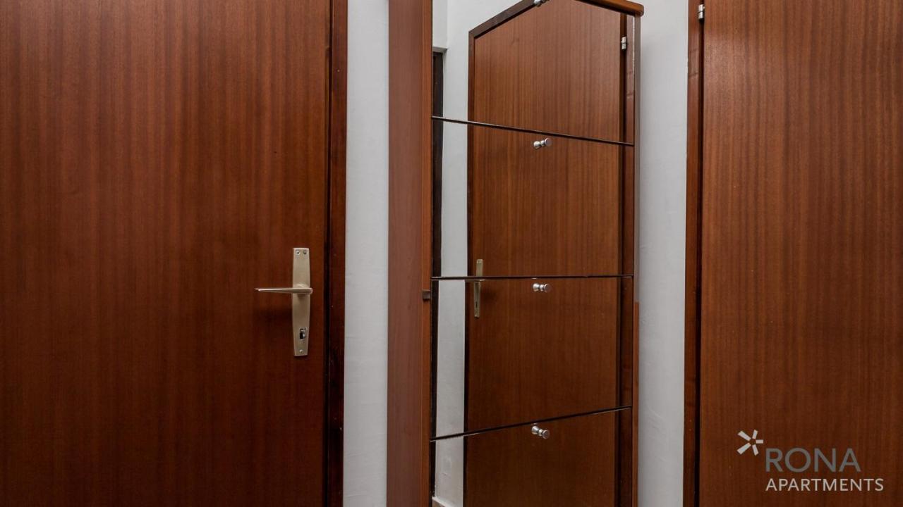 Rona Apartment Aurora Novalja Bagian luar foto