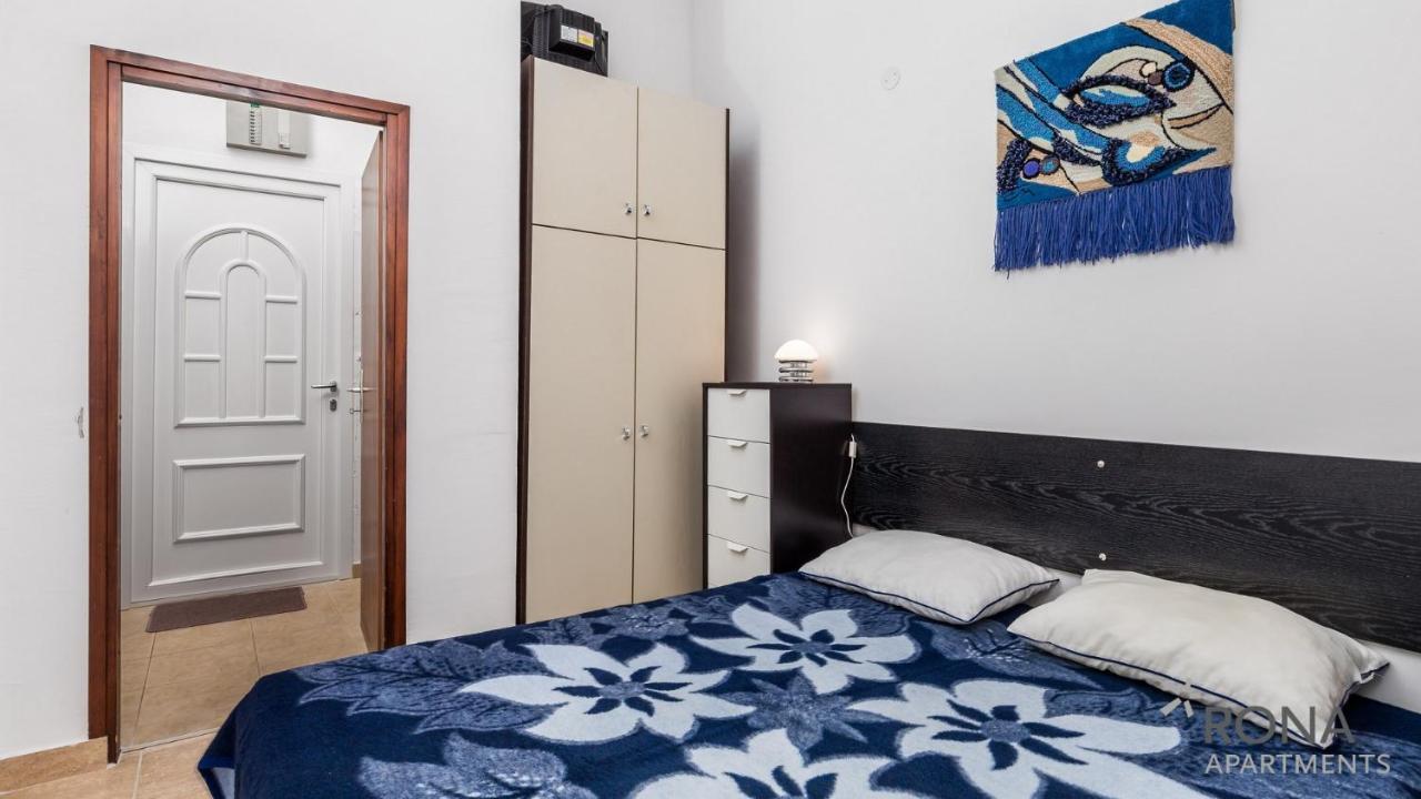 Rona Apartment Aurora Novalja Bagian luar foto